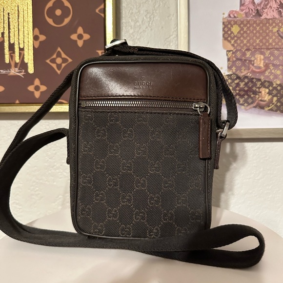 Gucci Handbags - ✅EUC GUCCI GG Crossbody Bag